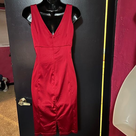 Calvin Klein red satiny body con dress. Size 6. - Picture 7 of 14
